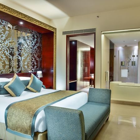 Crowne Plaza Ahmedabad City Centre By Ihg Exterior foto