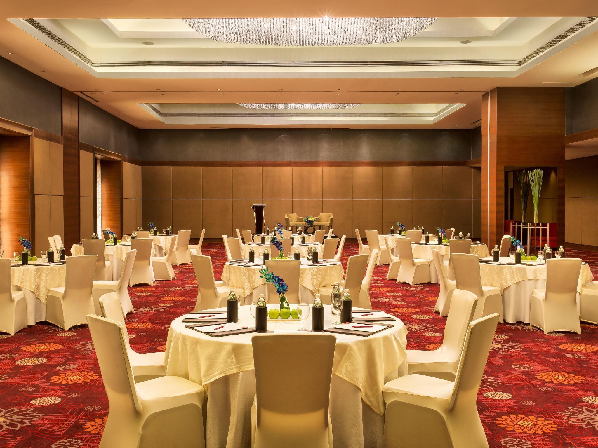 Crowne Plaza Ahmedabad City Centre By Ihg Exterior foto
