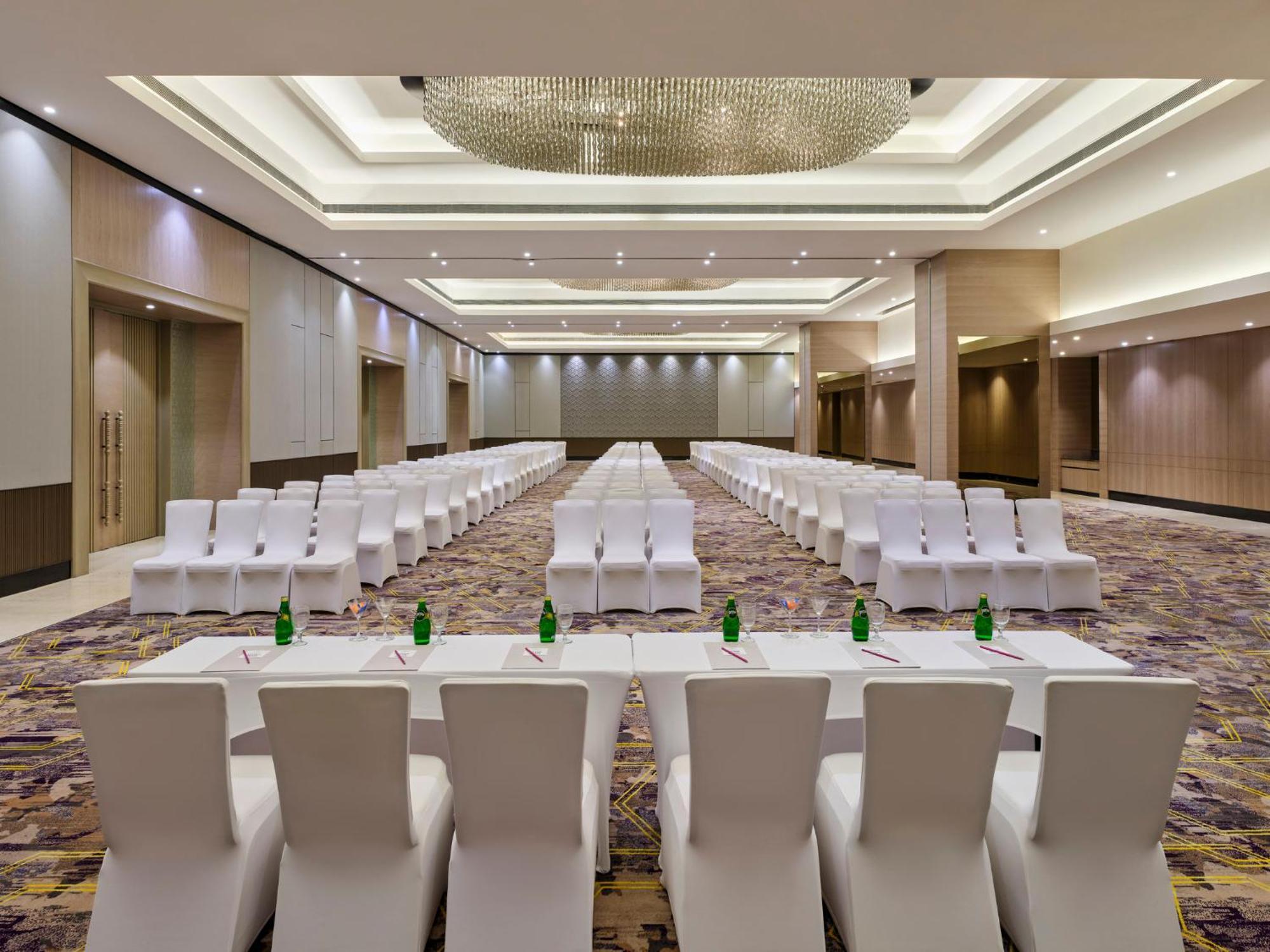 Crowne Plaza Ahmedabad City Centre By Ihg Exterior foto