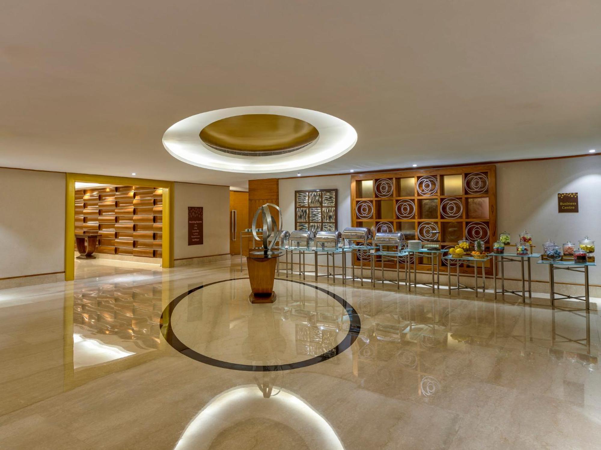 Crowne Plaza Ahmedabad City Centre By Ihg Exterior foto