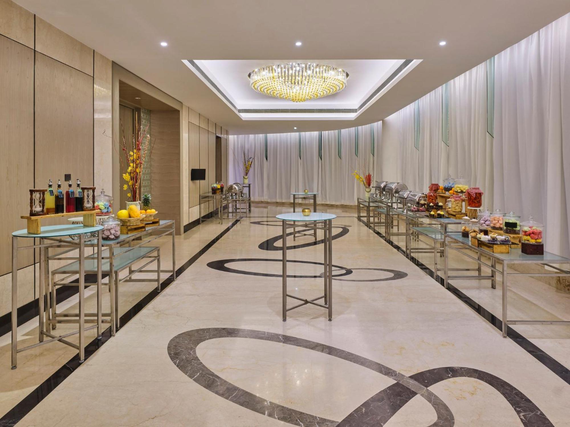 Crowne Plaza Ahmedabad City Centre By Ihg Exterior foto