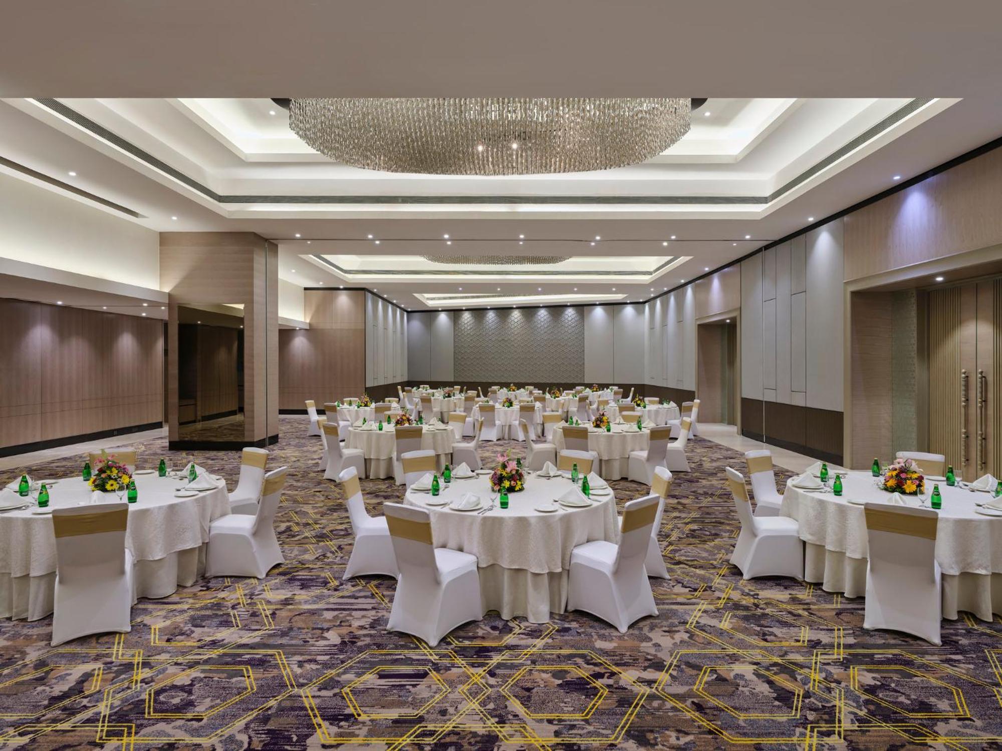 Crowne Plaza Ahmedabad City Centre By Ihg Exterior foto