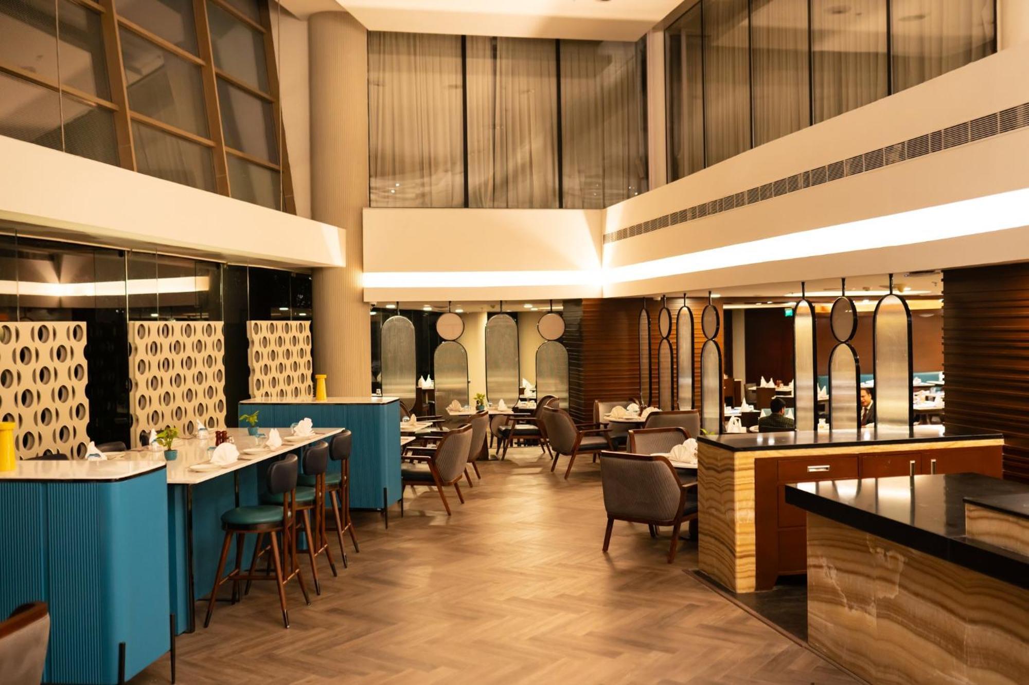 Crowne Plaza Ahmedabad City Centre By Ihg Exterior foto