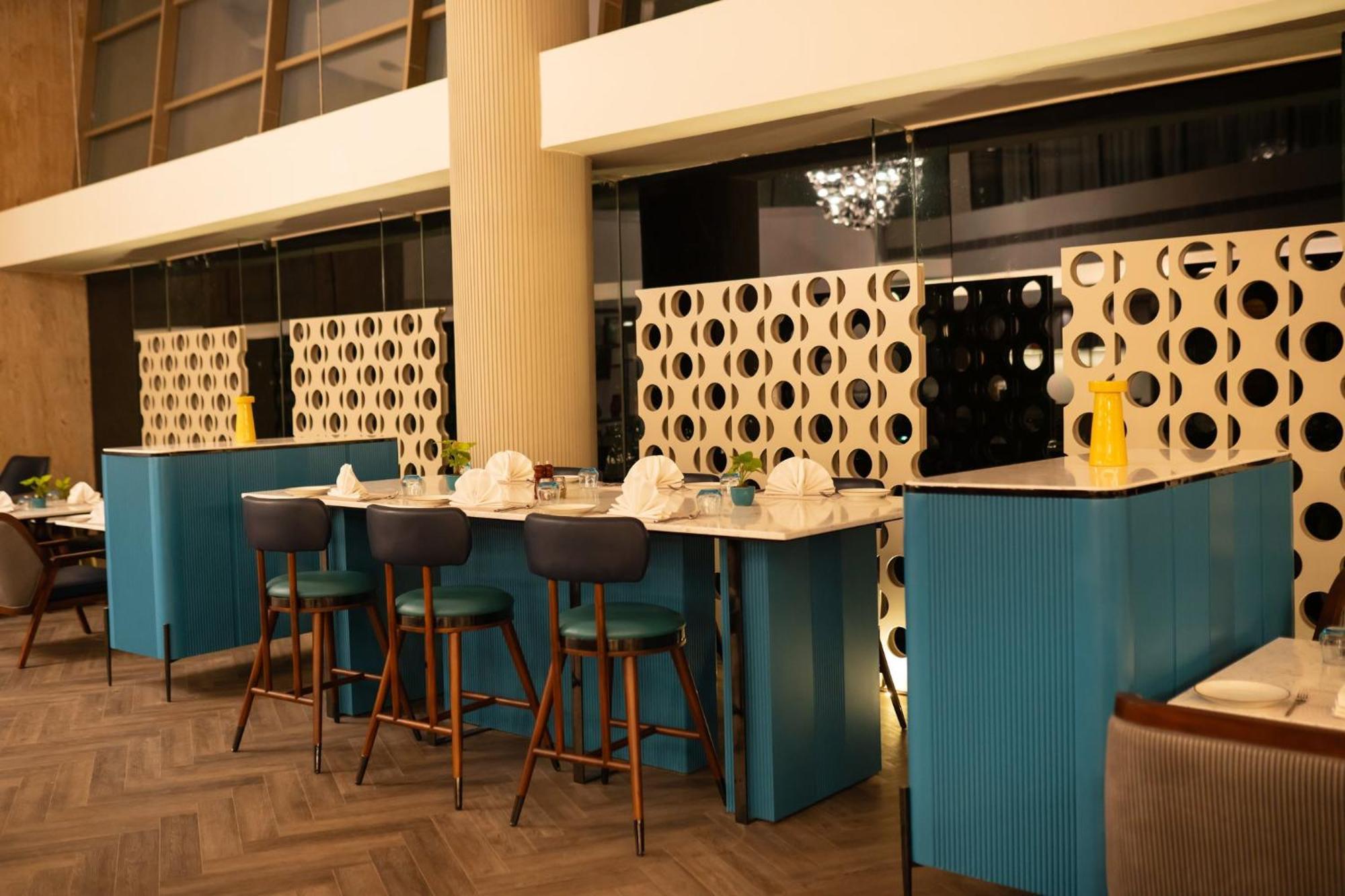 Crowne Plaza Ahmedabad City Centre By Ihg Exterior foto