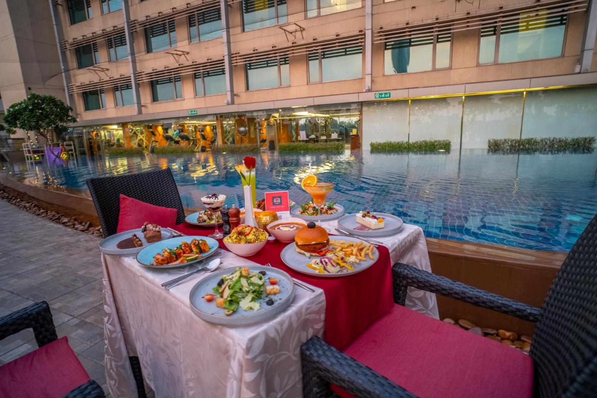 Crowne Plaza Ahmedabad City Centre By Ihg Exterior foto